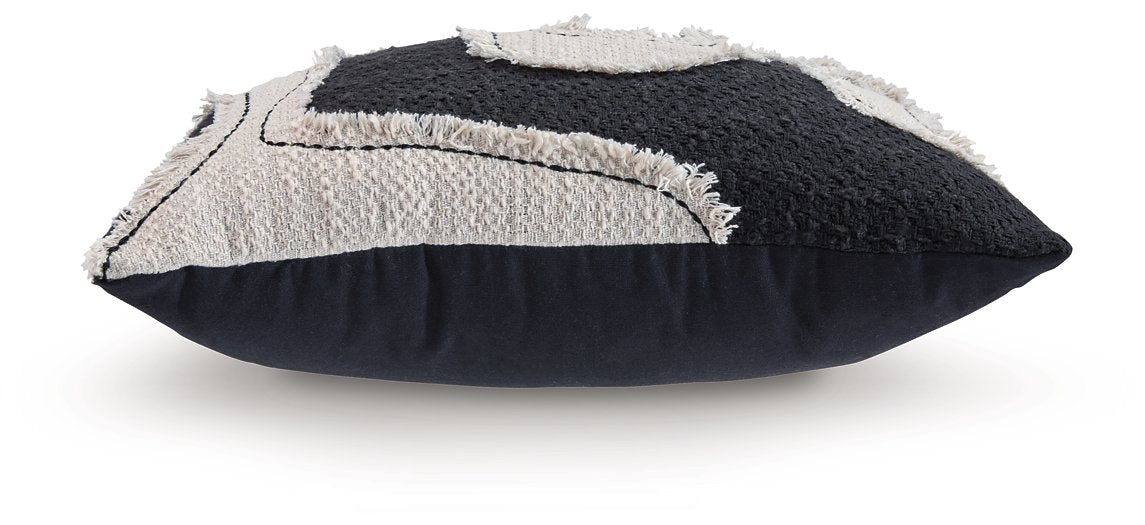 Veerbank Pillow (Set of 4)