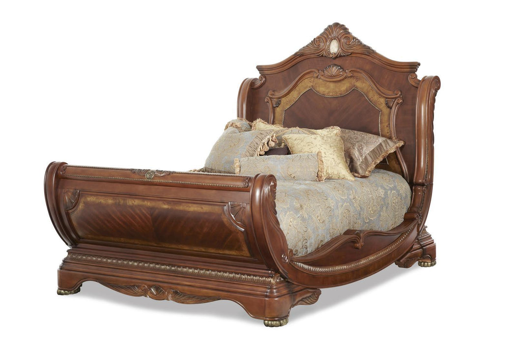 Cortina Queen Sleigh Bed in Honey Walnut