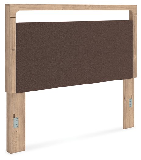 Kinlanni Upholstered Bed